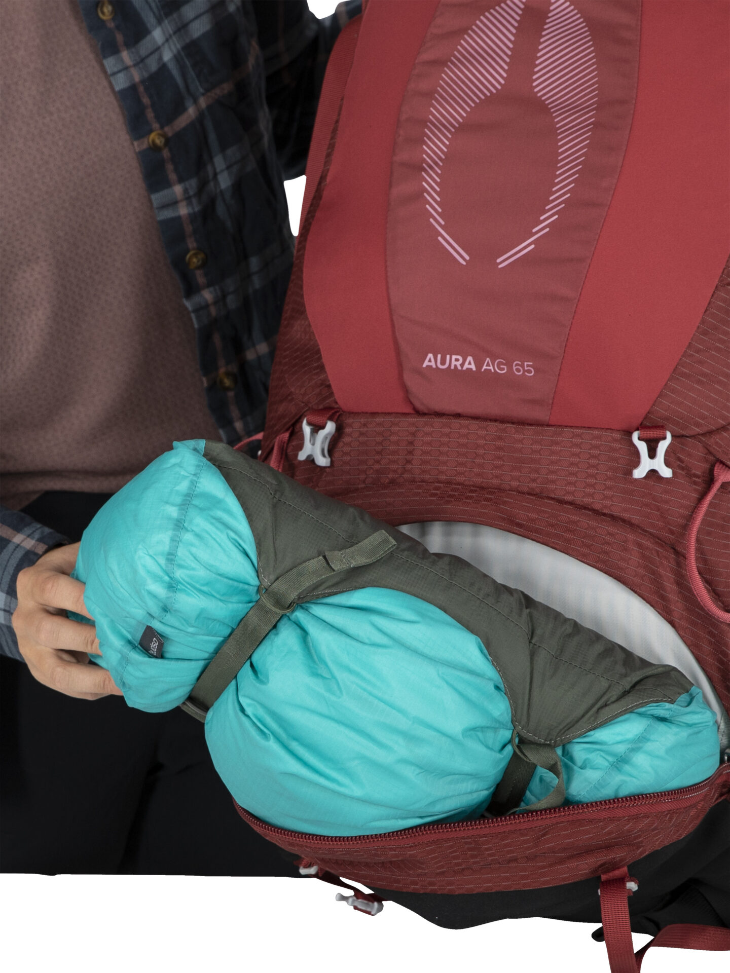 AuraAG_65L_S22_Detail2_BerrySorbetRed